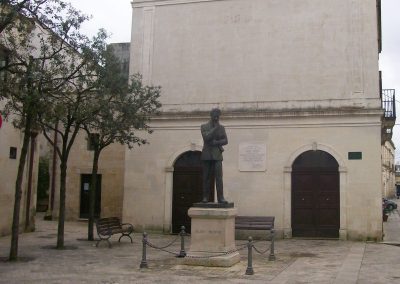 Maglie casa natale e statua di Aldo Moro